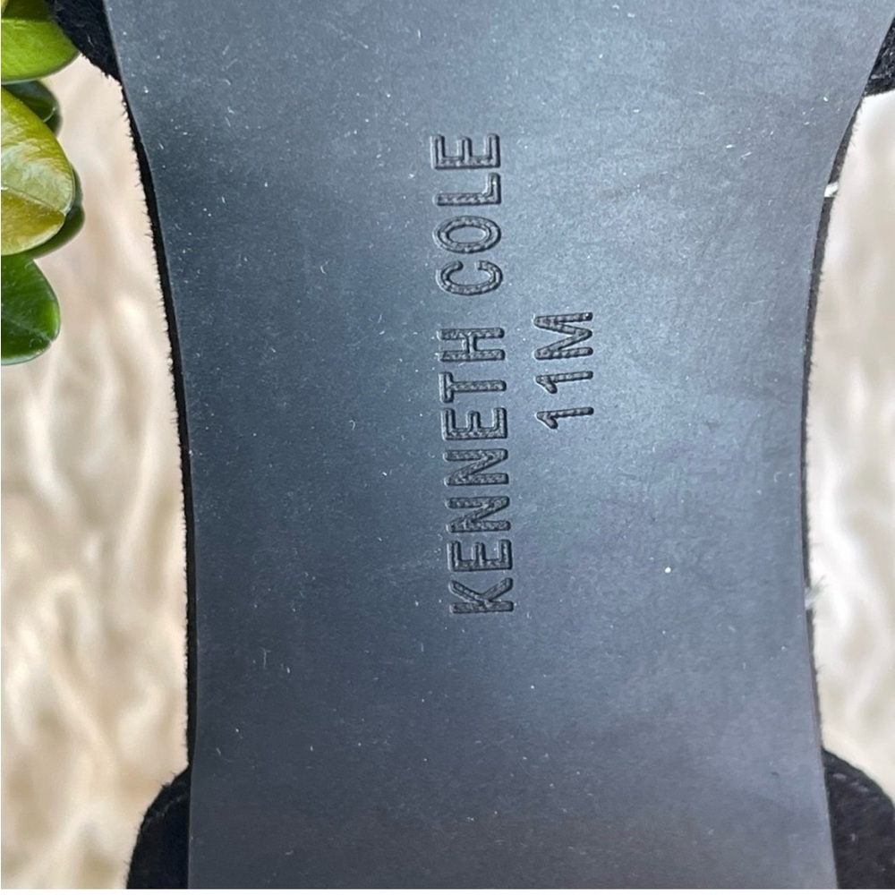 New 100% Exclusive Kenneth Cole Tessa Embroidered Lace Up Block Heel Pumps
Sz 11 - Picture 8 of 10